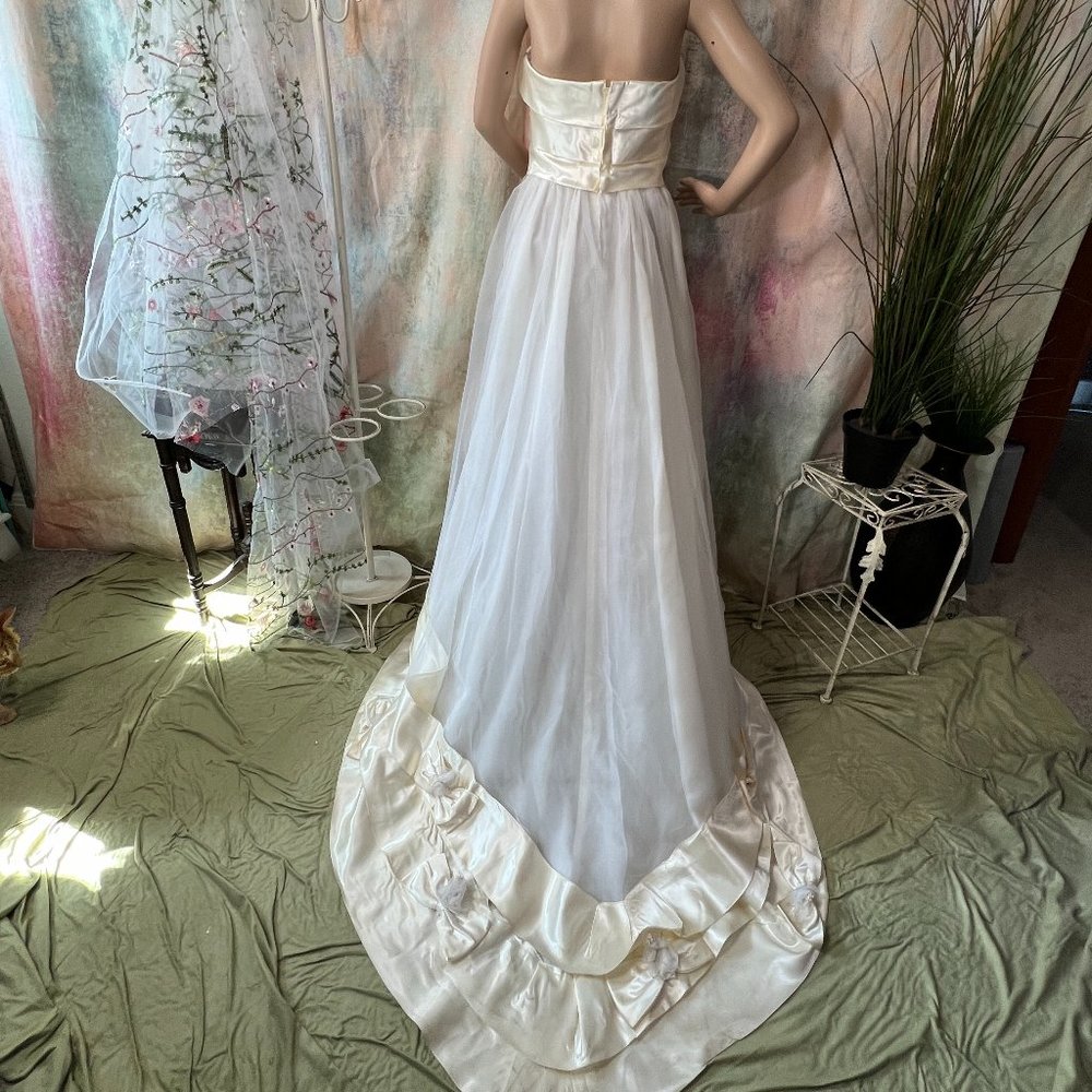 Vintage📌 Strapless Unique Tailored Wedding Gown with Long Train - Picture 3 of 16